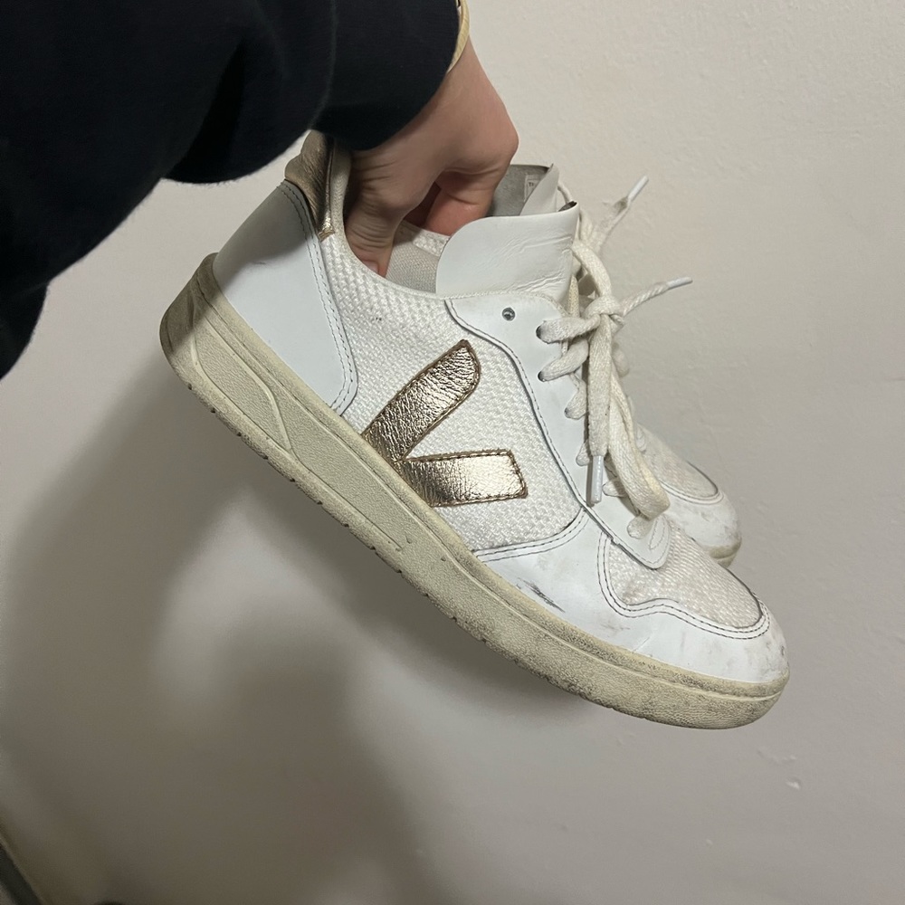 Veja sneaker size 8